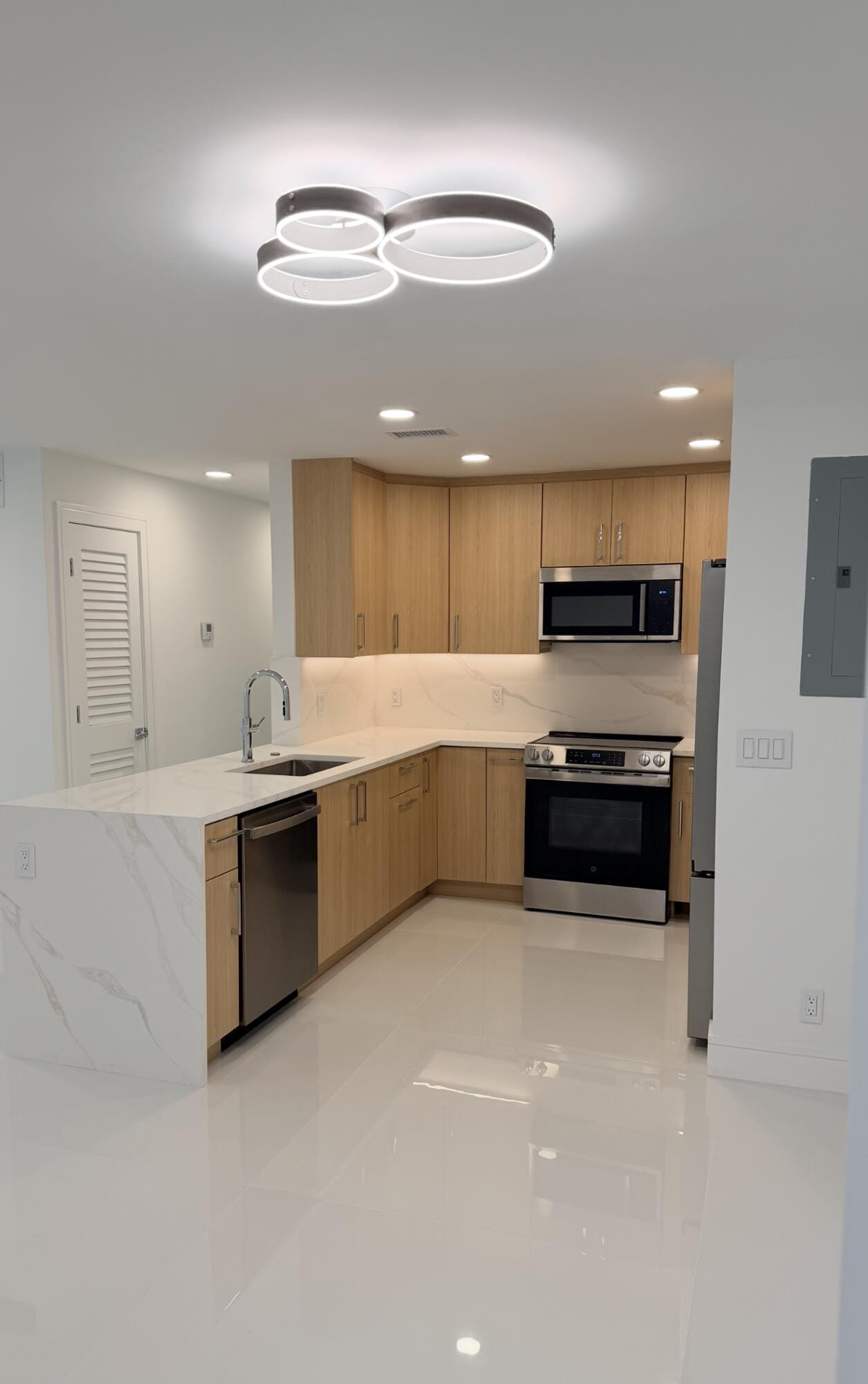 6439 BAY CLUB Drive 1, Fort Lauderdale, FL 33308
