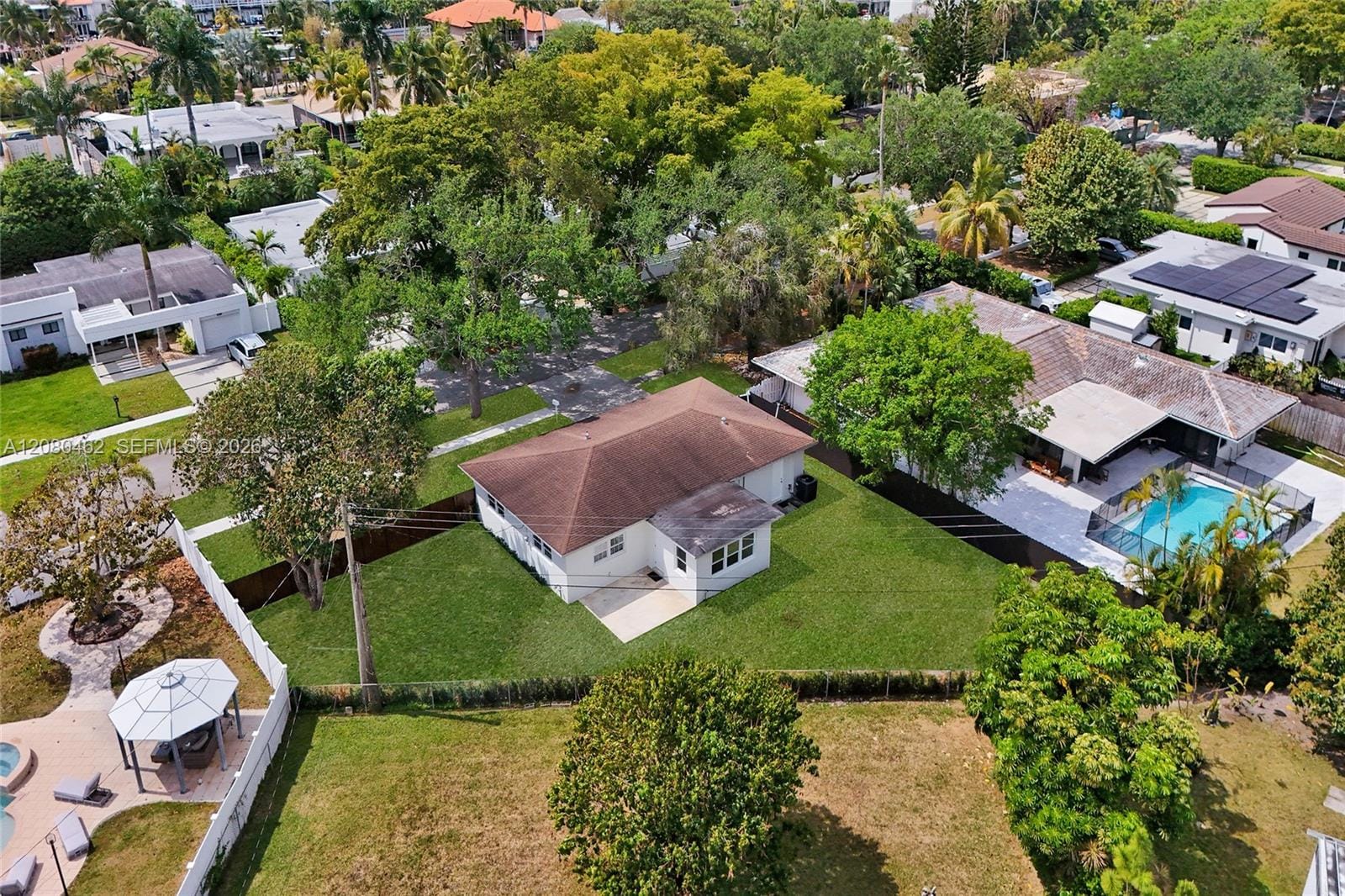 2125 Alamanda Drive — photo 1