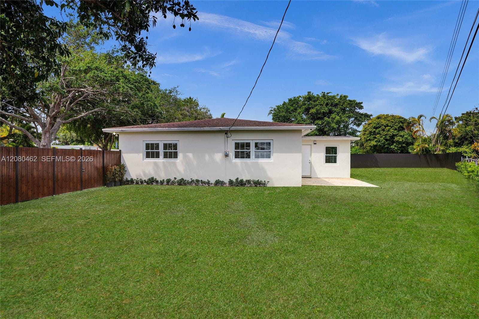 2125 Alamanda Drive — photo 11
