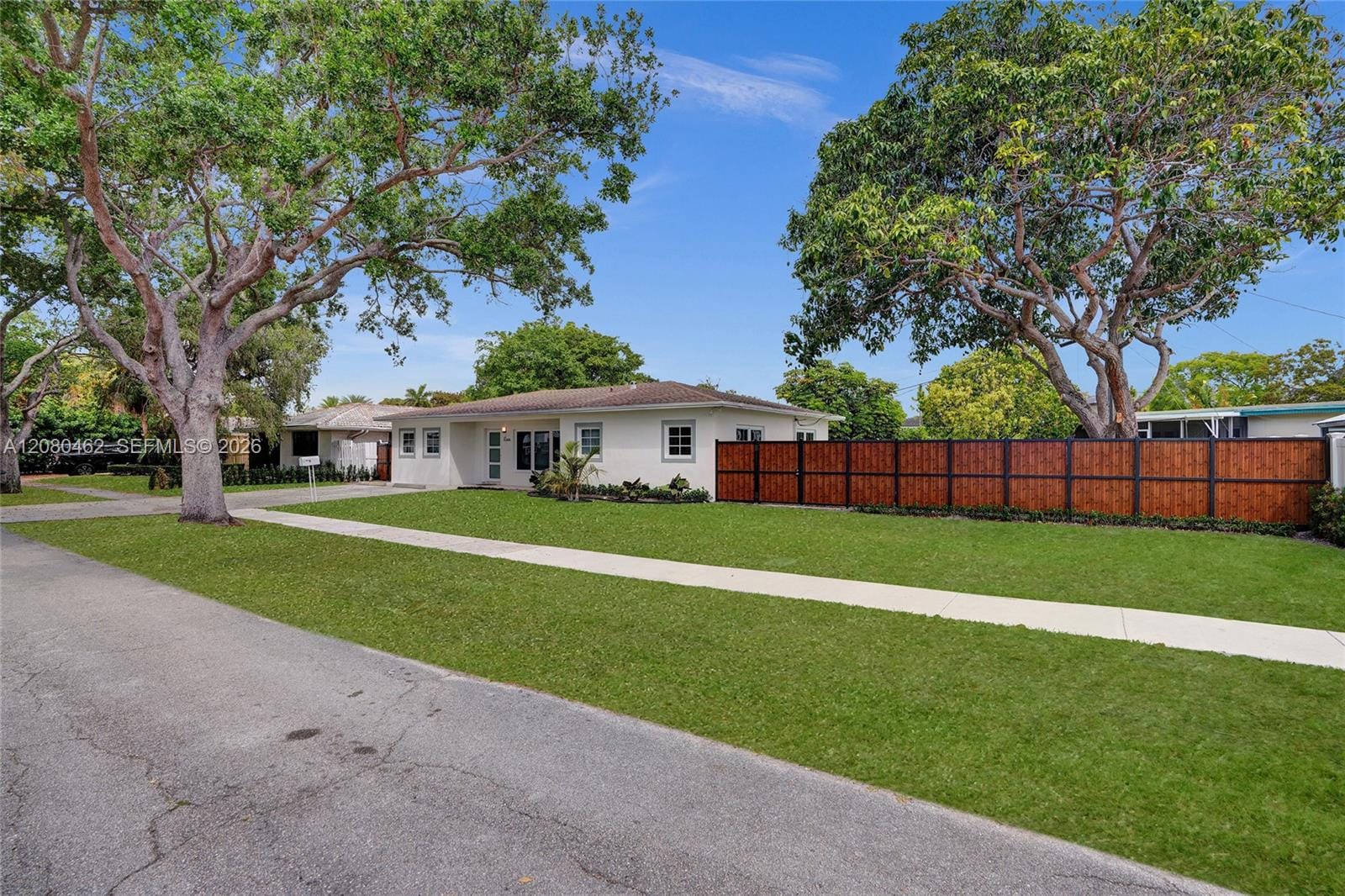 2125 Alamanda Drive — photo 6