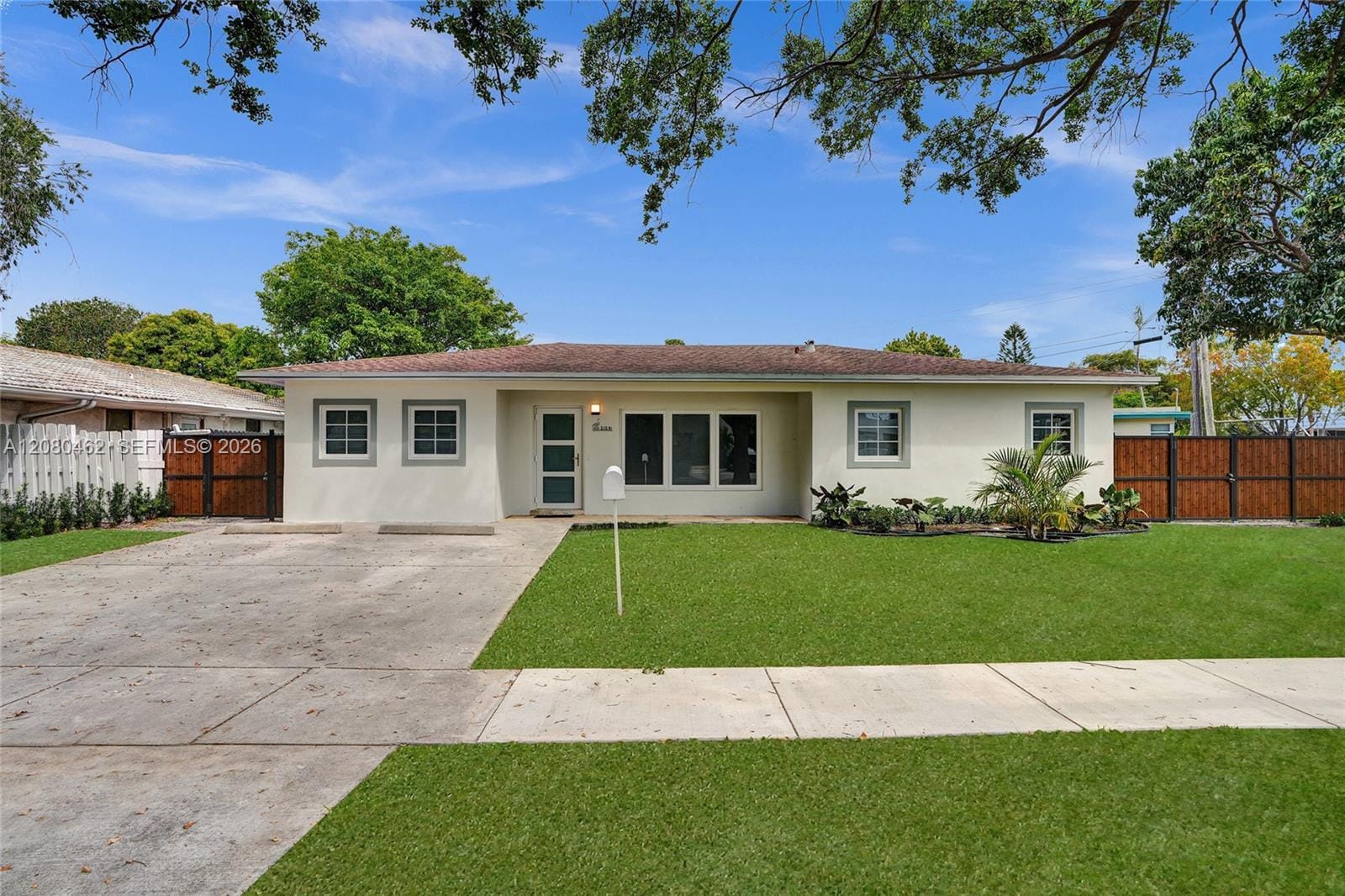 2125 Alamanda Drive — photo 7