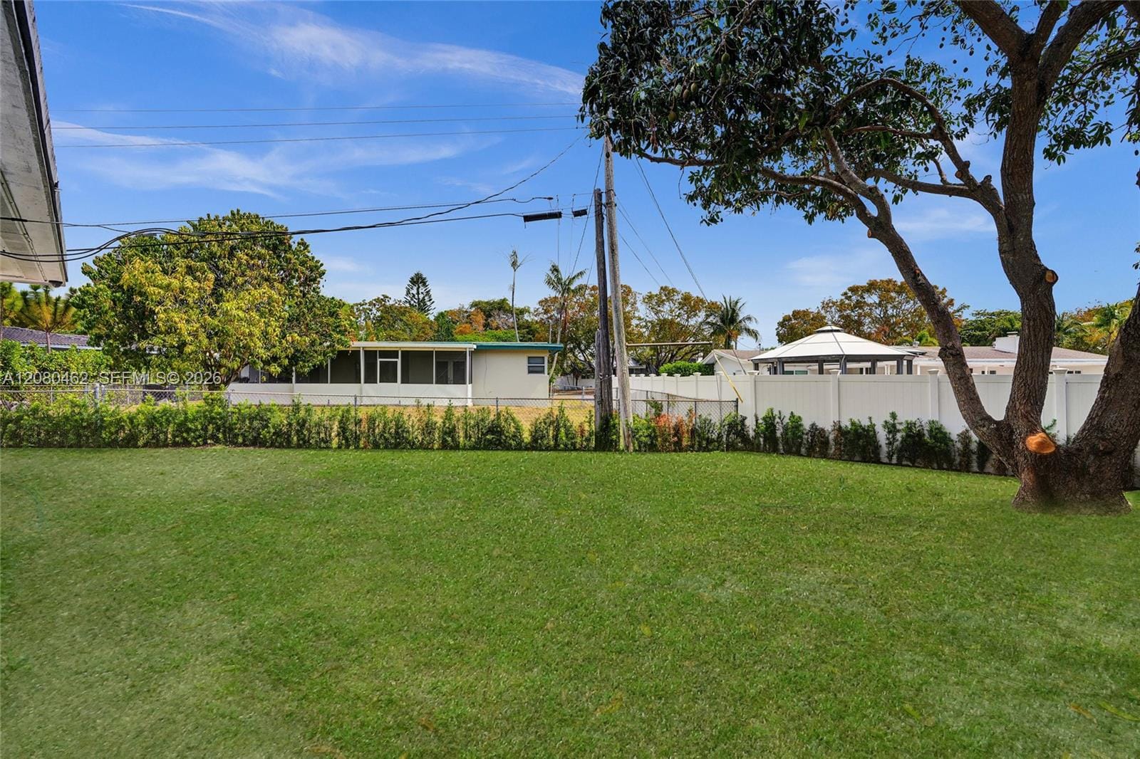 2125 Alamanda Drive — photo 9