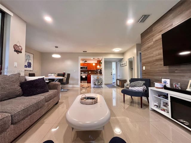 4511 S Carambola Circle S 27300, Baywood Village II, Coconut Creek, FL