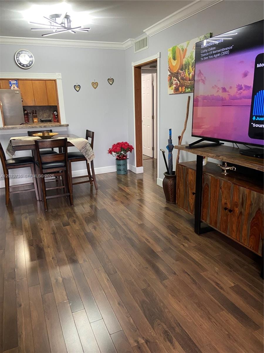 1075 W 68th Street 403 — photo 5