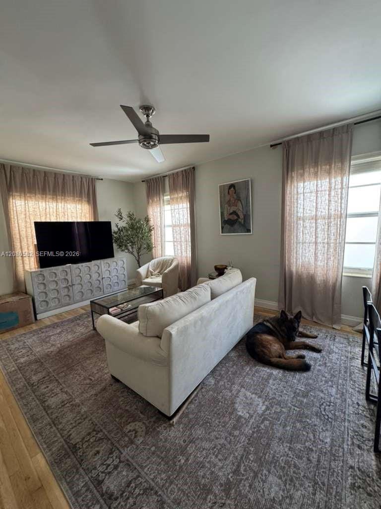 1755 Washington Avenue 2D — photo 3