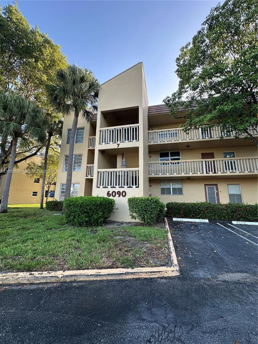 6090 NW 64th Avenue 310 — photo 2