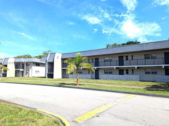 7925 Fairview Drive 201, Tamarac, FL 33321