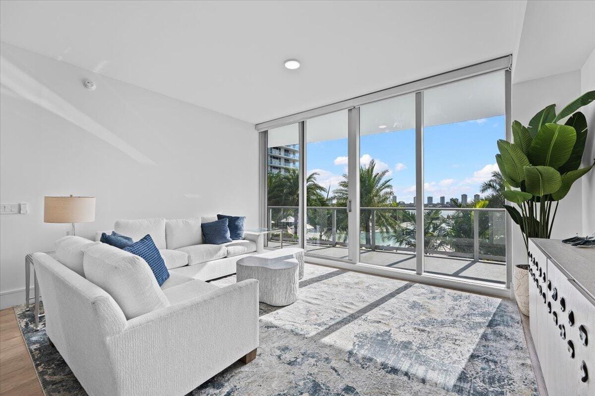 220 LAKE SHORE Drive 710, West Palm Beach, FL 33403 photo 2