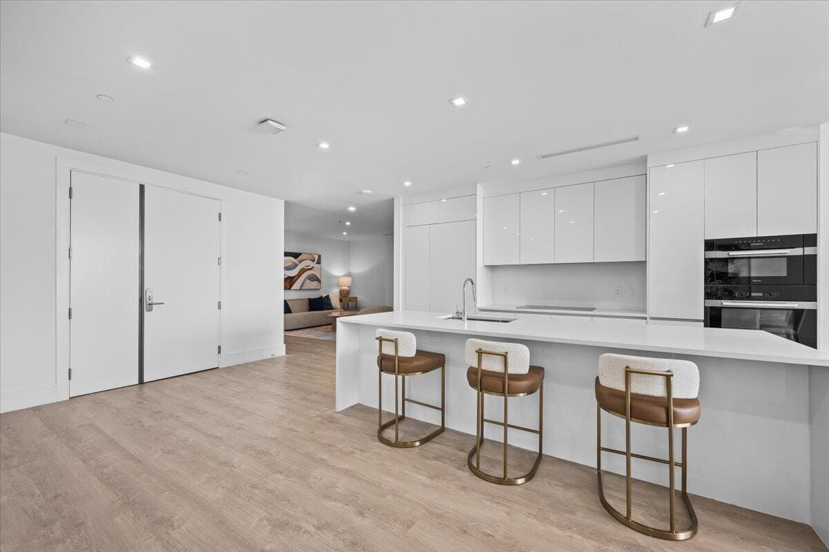 220 LAKE SHORE Drive 710, West Palm Beach, FL 33403 photo 8