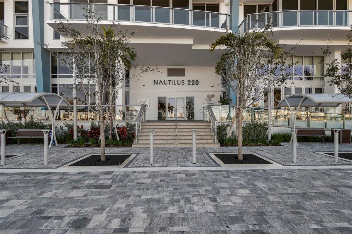 220 LAKE SHORE Drive 710, West Palm Beach, FL 33403