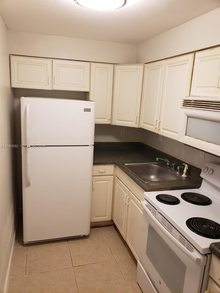 640 SW 9th Court 02, Pompano Beach, FL 33060