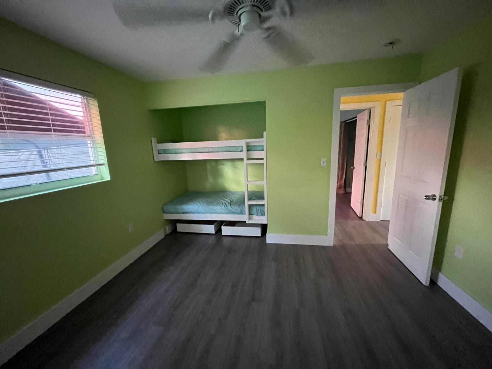 4400 APPLECREST Drive — photo 10