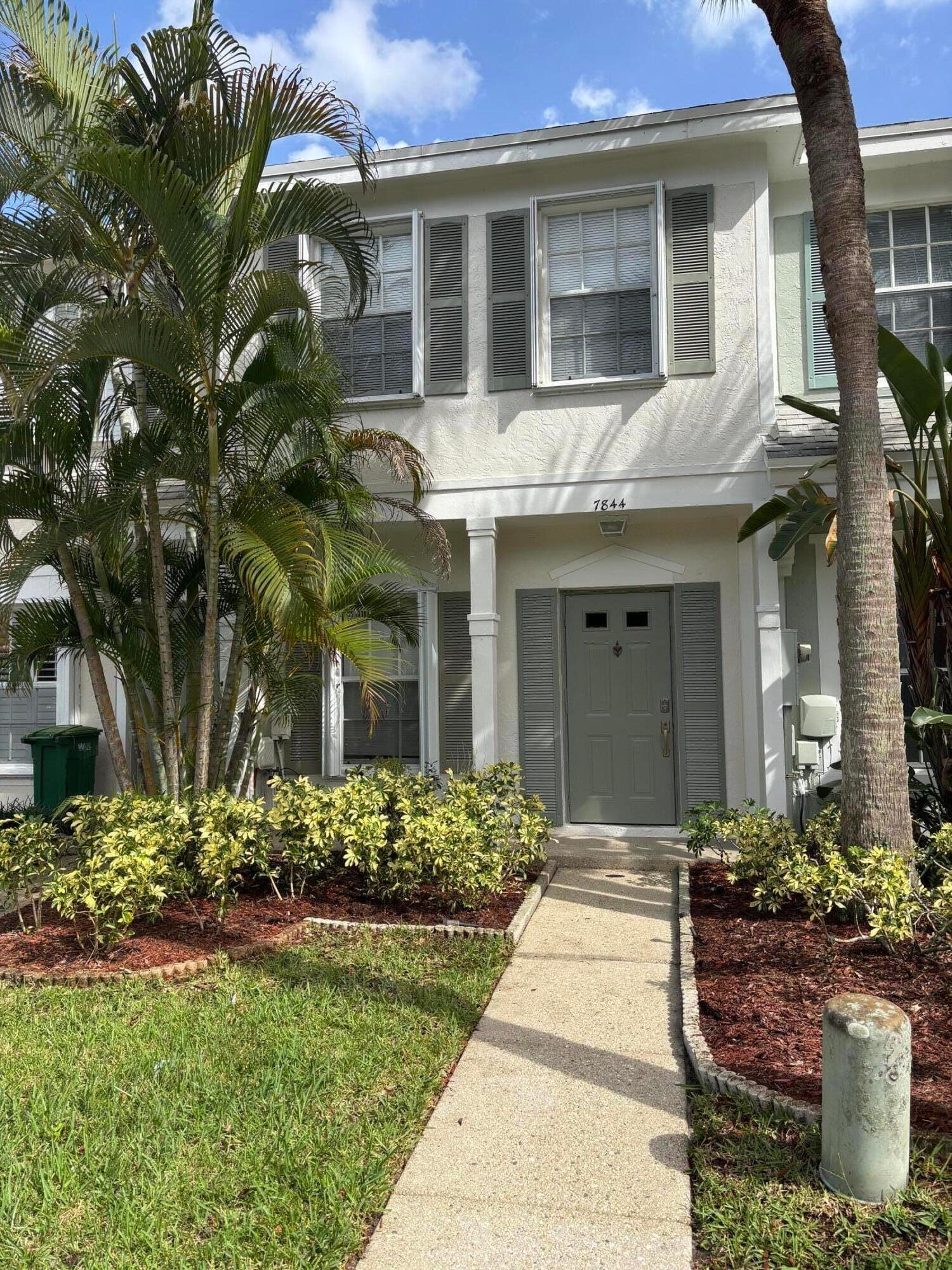 7844 Dixie Beach Circle — photo 1