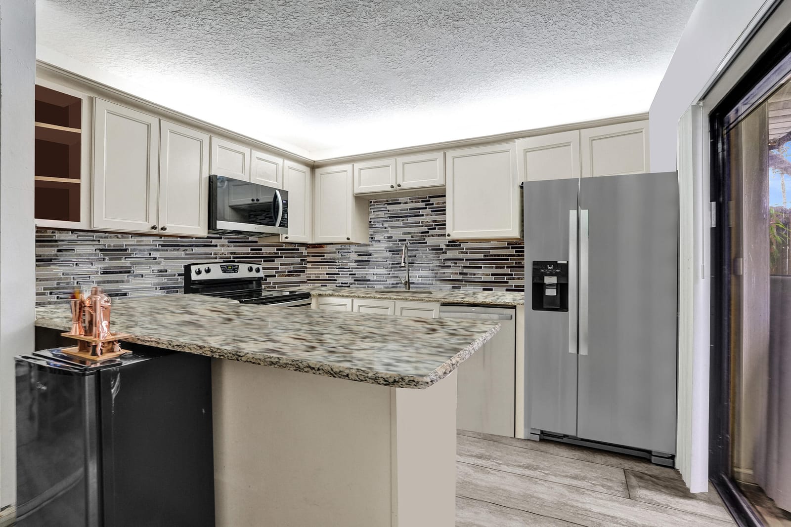 9993 NW 7th Street, Plantation, FL 33324