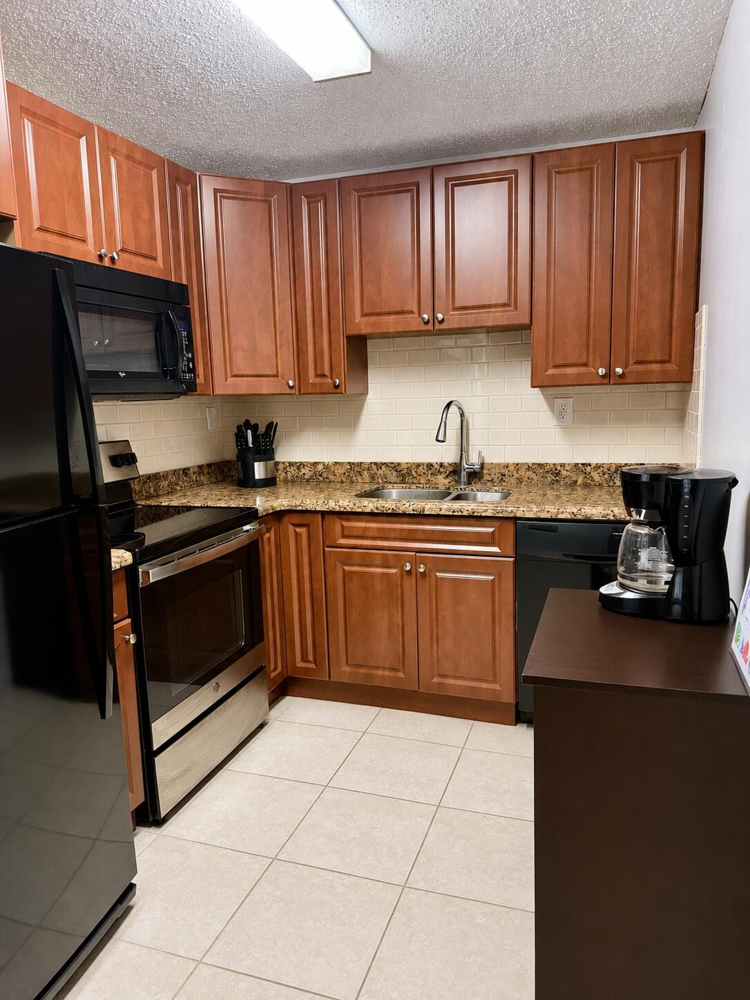 405 MEADOWS Circle 405, Boynton Beach, FL 33436