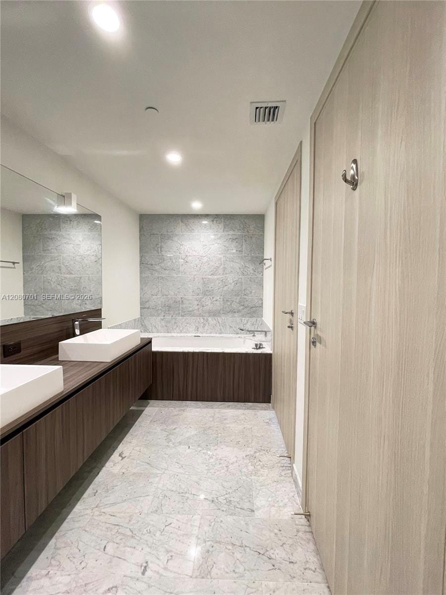 1000 Brickell Plaza 4301 — photo 5