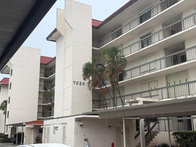 7030 HALF MOON Circle 121, Hypoluxo, FL 33462