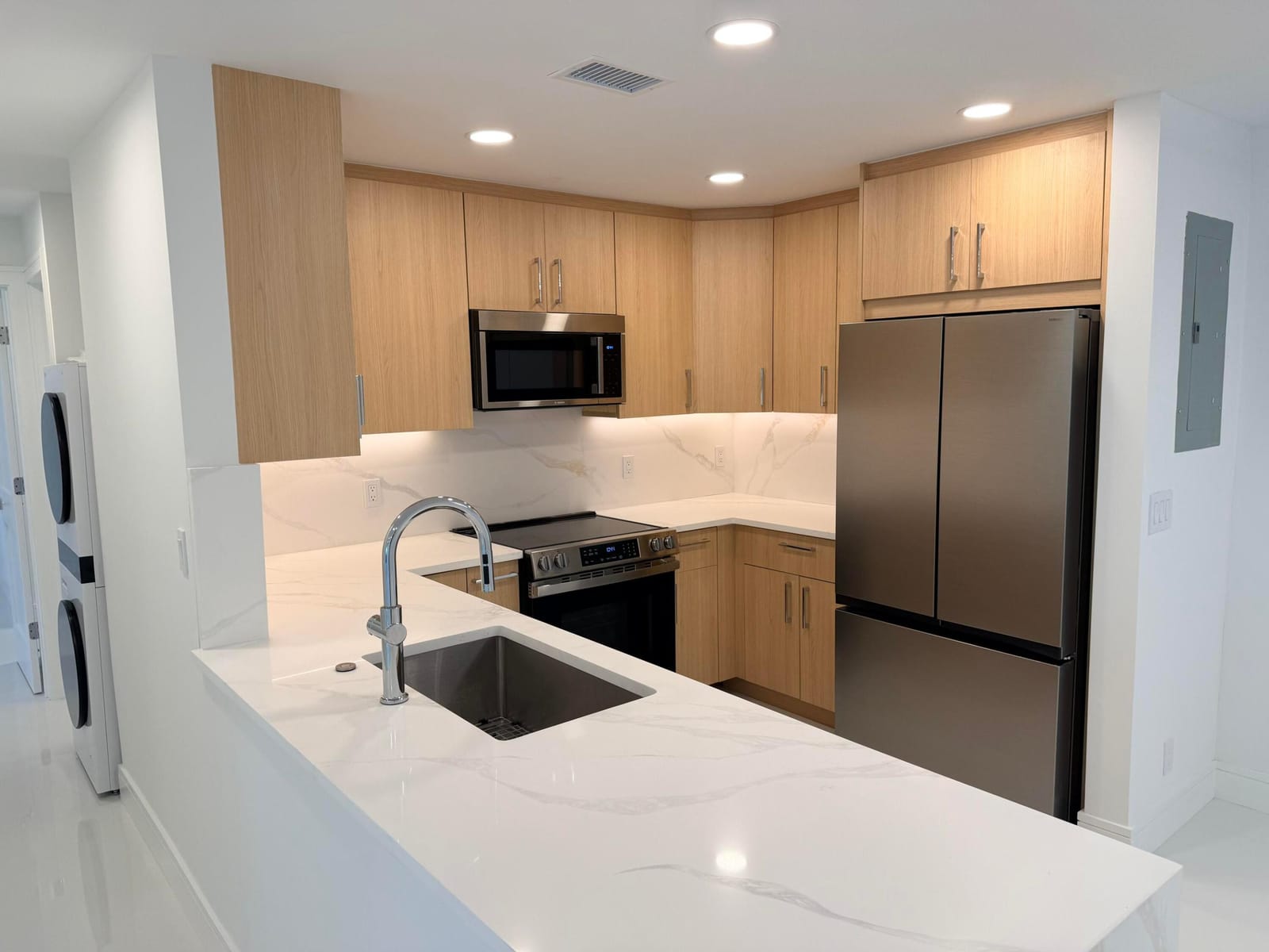 6439 BAY CLUB Drive 1, Fort Lauderdale, FL 33308