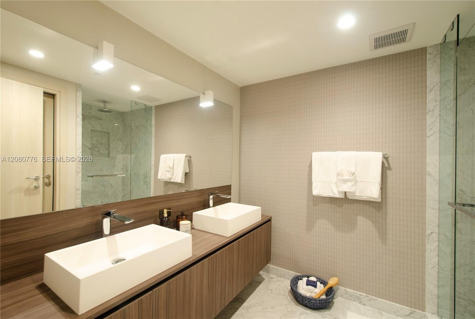 1000 Brickell Plaza 4207 — photo 12