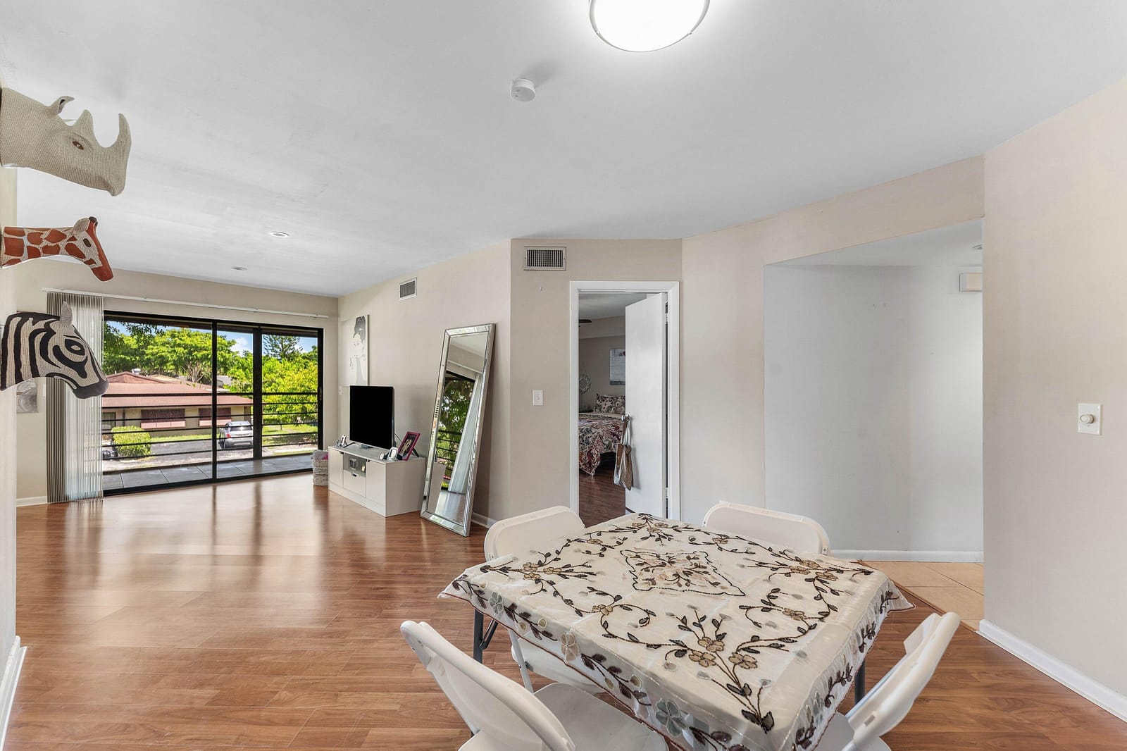 5040 Rose Hill Drive 206 — photo 4