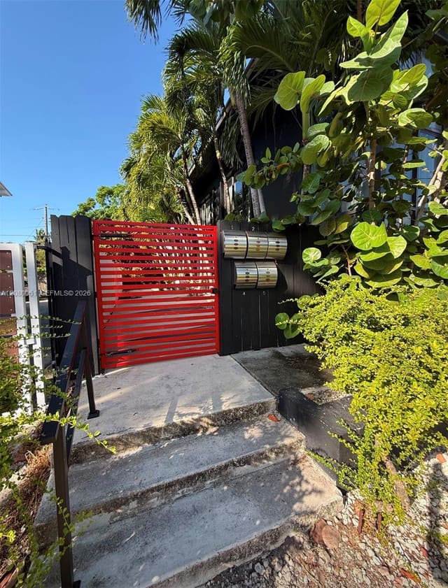 1040 NE 78th St Road 2, Miami, FL 33138