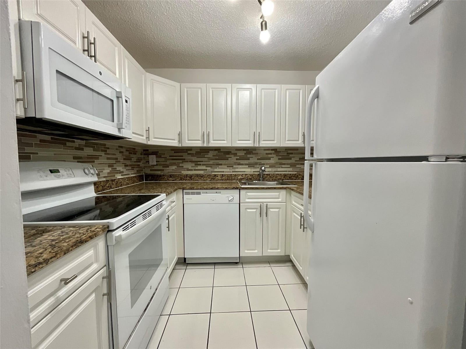 9517 Fontainebleau Boulevard 501-411, Miami, FL 33172