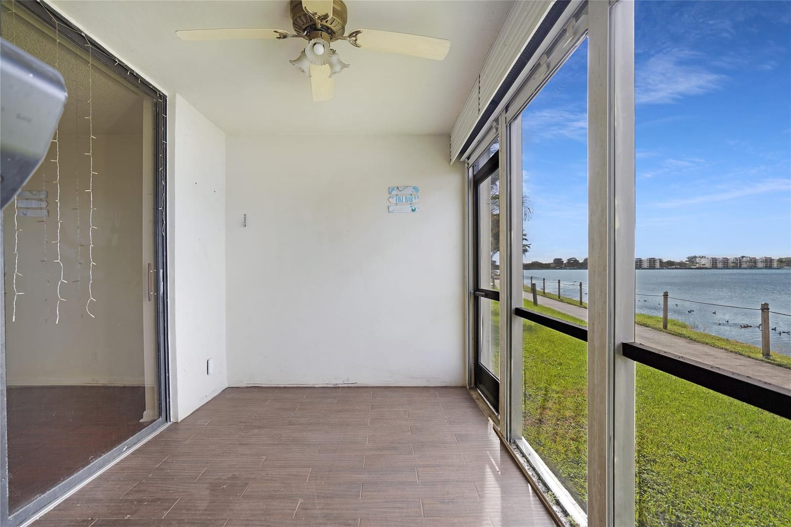 109 Lake Emerald Drive 110 — photo 2
