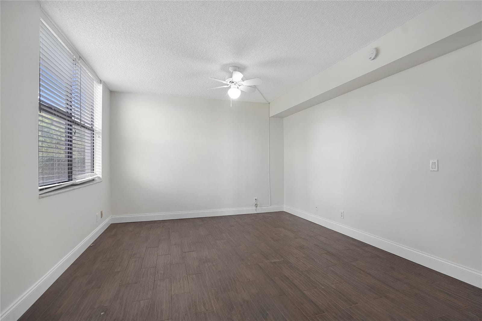109 Lake Emerald Drive 110 — photo 9
