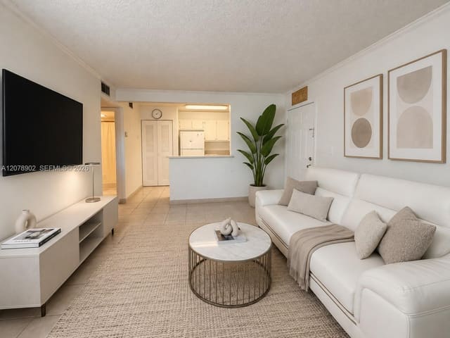 351 Palm Way 104, Pembroke Pines, FL 33025
