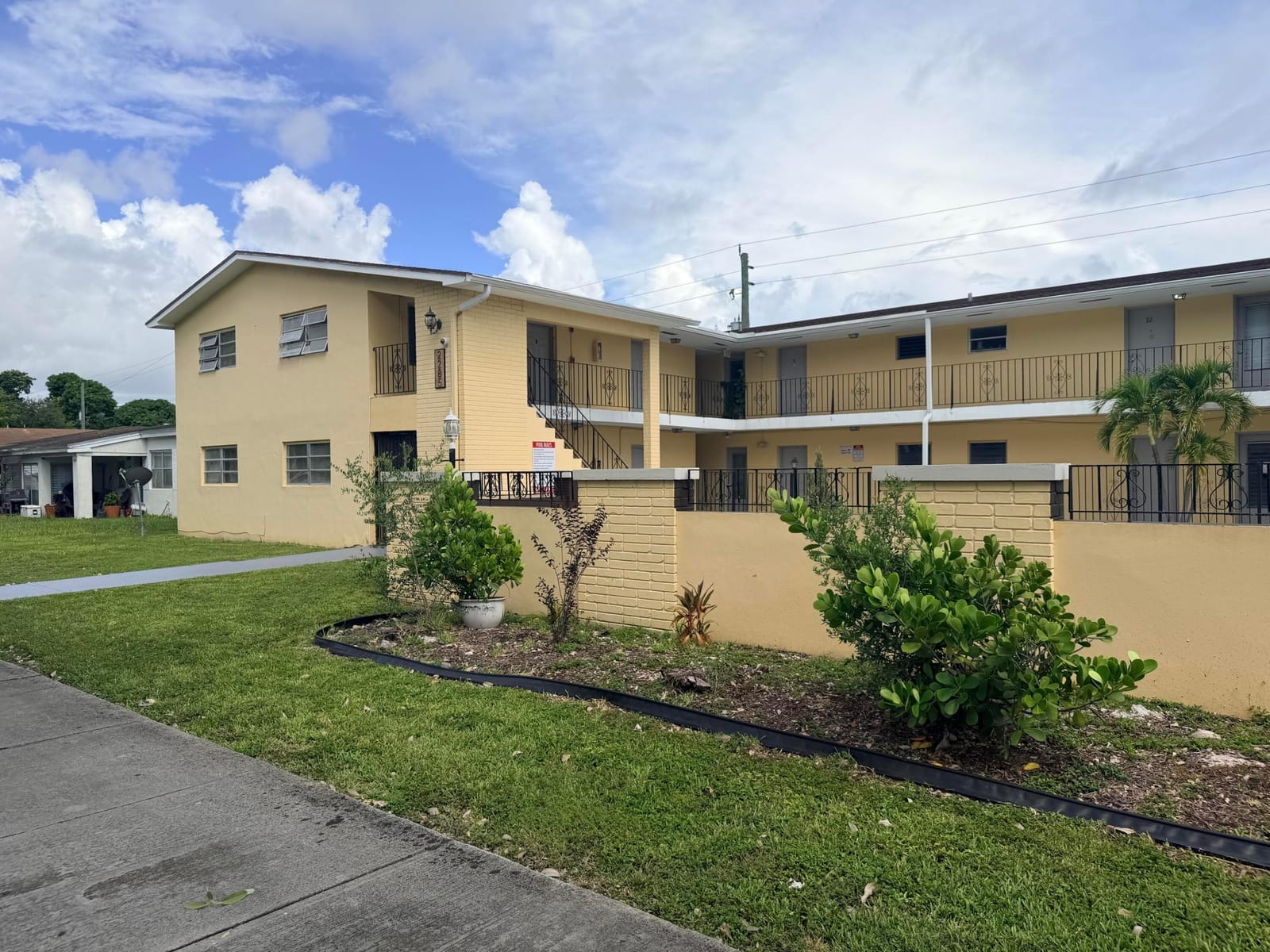 2285 NE 172ND Street 15, North Miami Beach, FL 33160