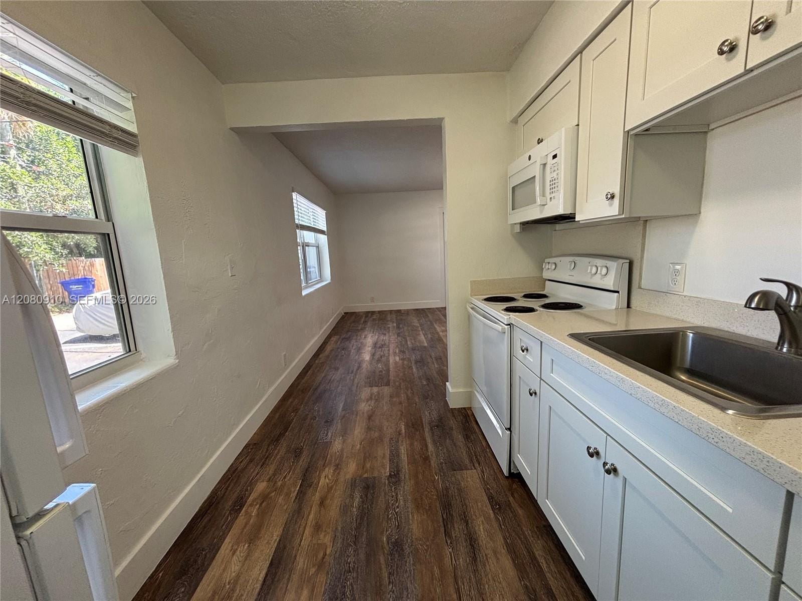 1821 Thomas Street 6 — photo 2