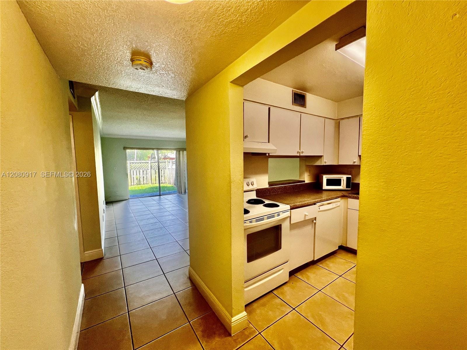 5201 Geneva Way 109 — photo 2