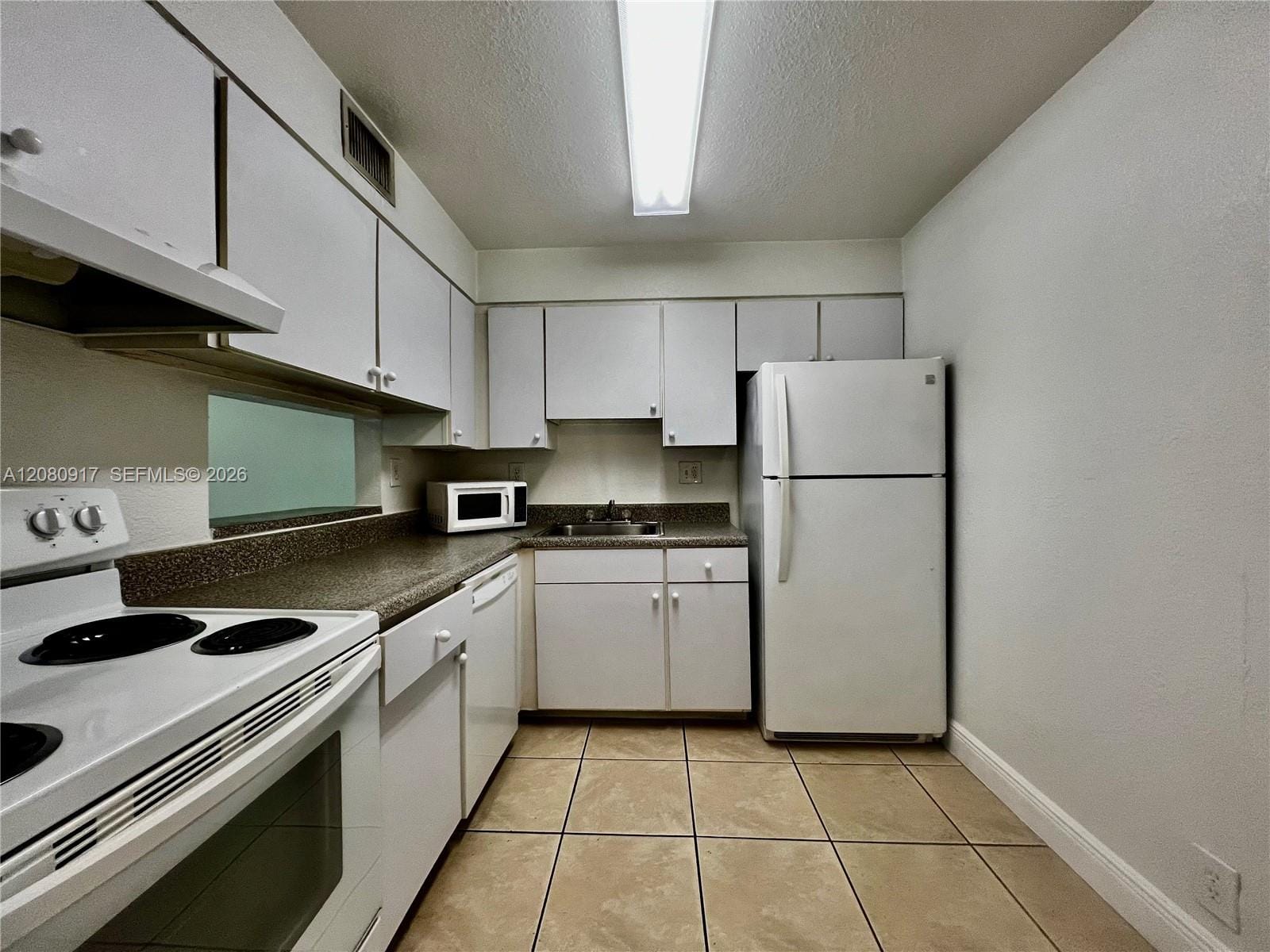 5201 Geneva Way 109 — photo 3