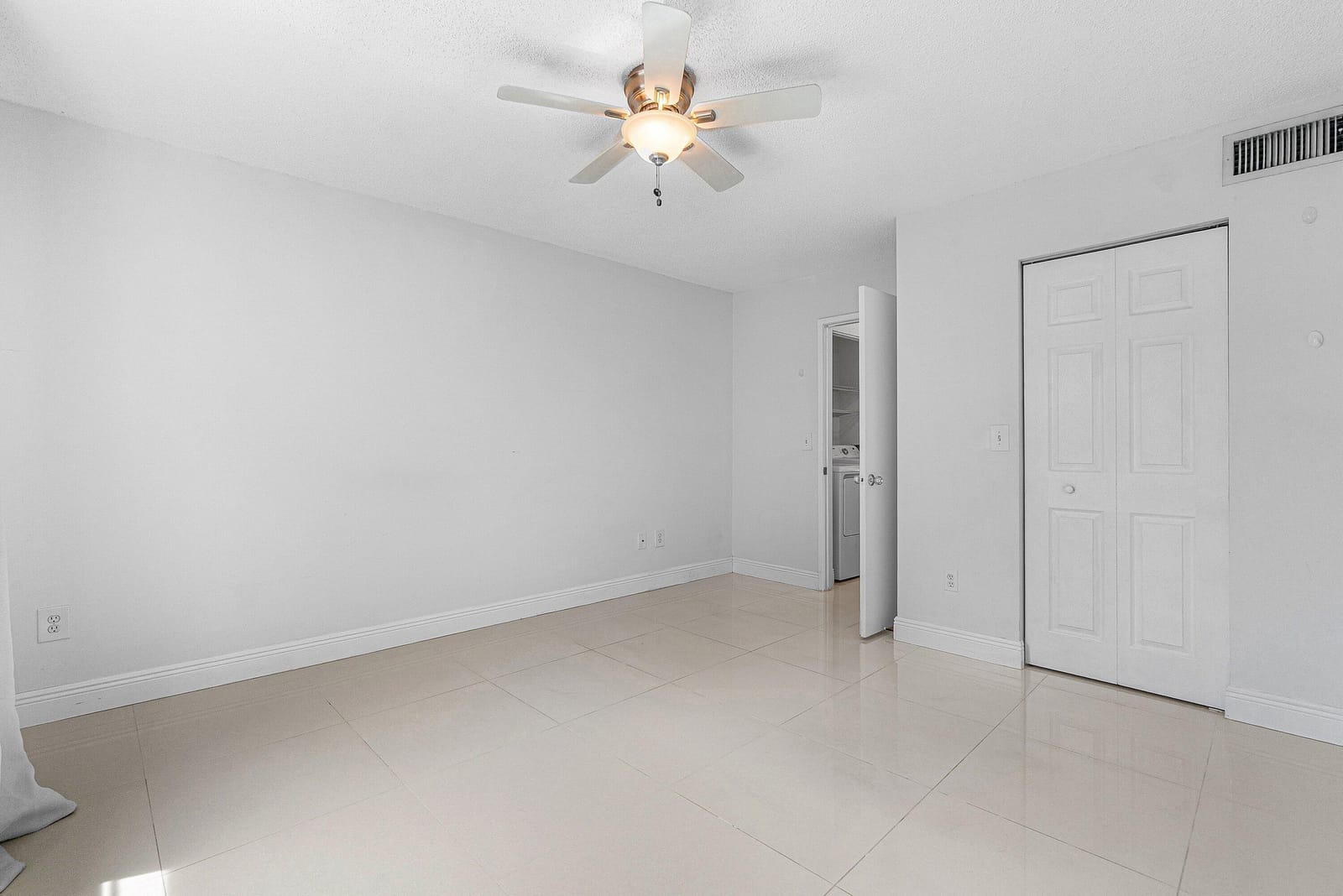 131 YACHT CLUB Way 307 — photo 9