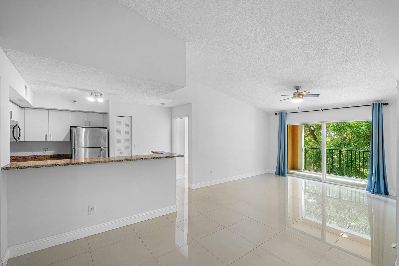 131 YACHT CLUB Way 307 — photo 4