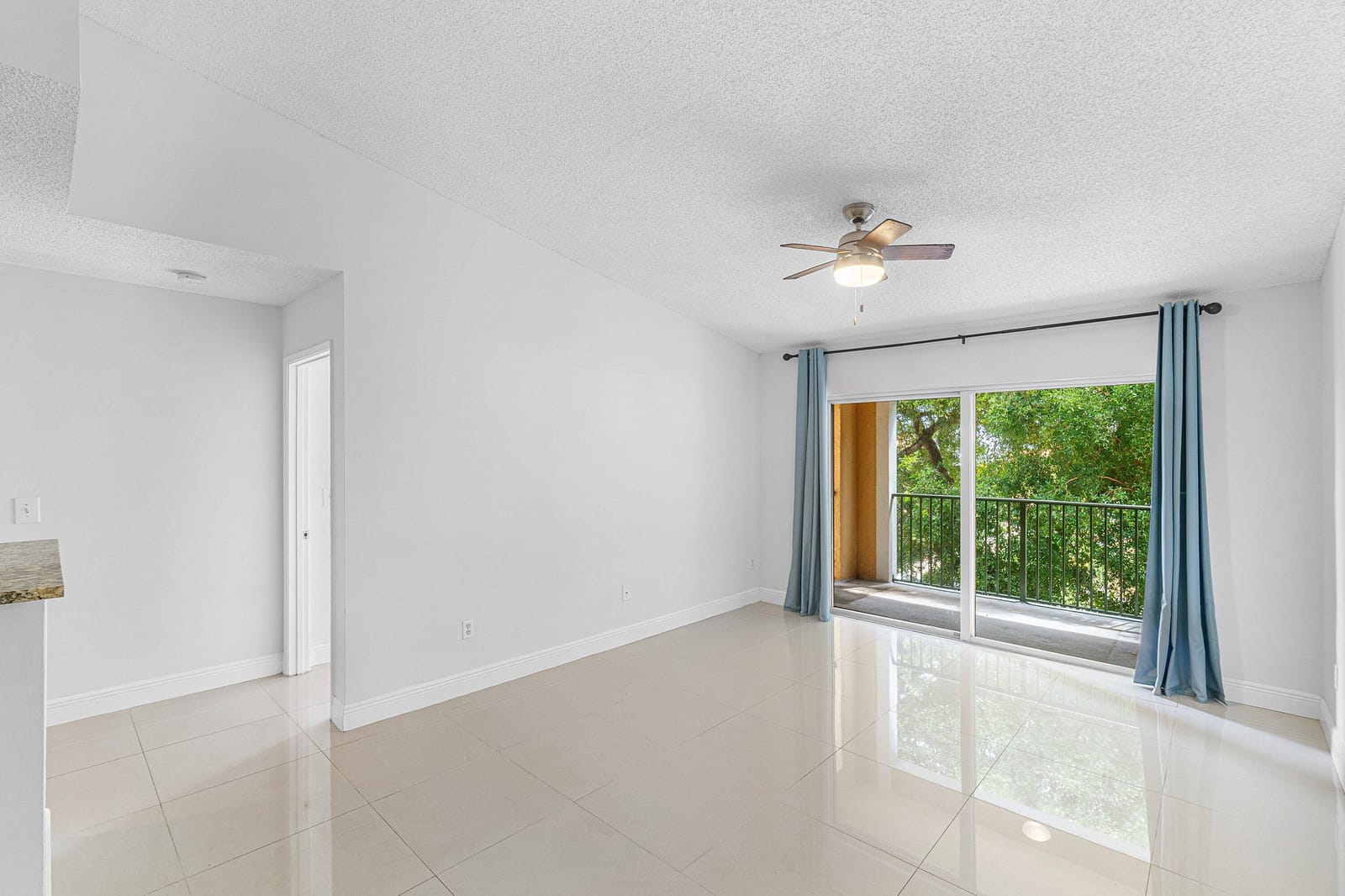 131 YACHT CLUB Way 307 — photo 5