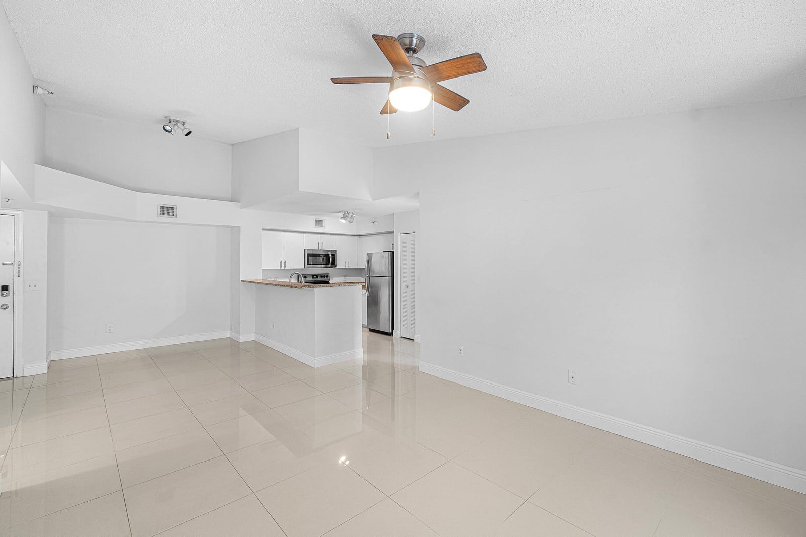 131 YACHT CLUB Way 307 — photo 8