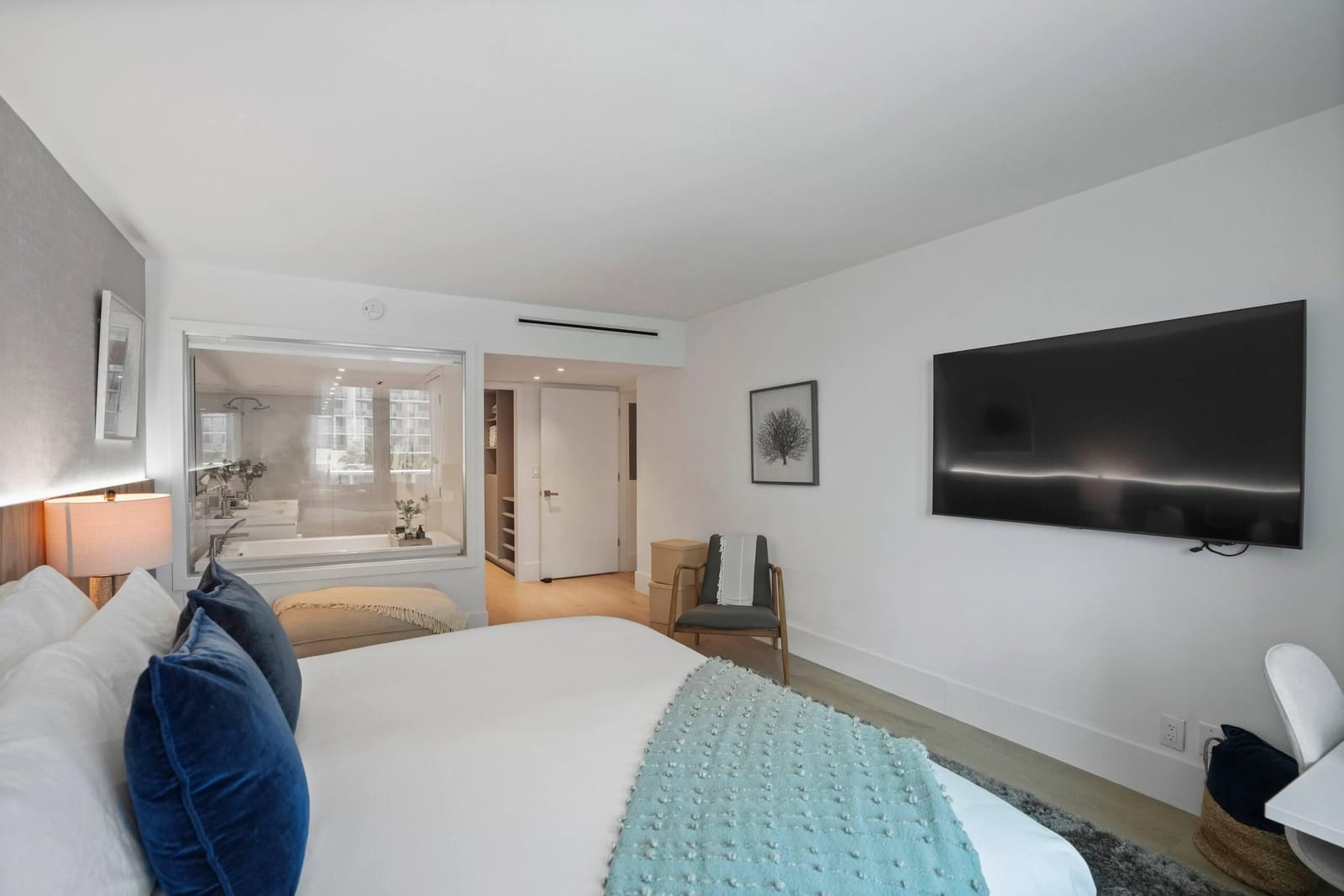 2301 COLLINS Avenue 407 — photo 8