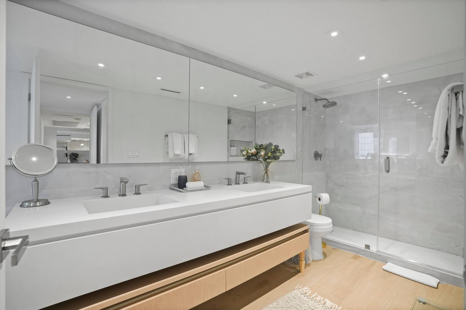 2301 COLLINS Avenue 407 — photo 10