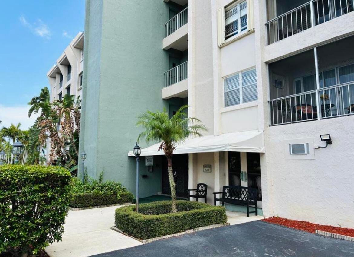 505 Spencer Drive 312, West Palm Beach, FL 33409 photo 22