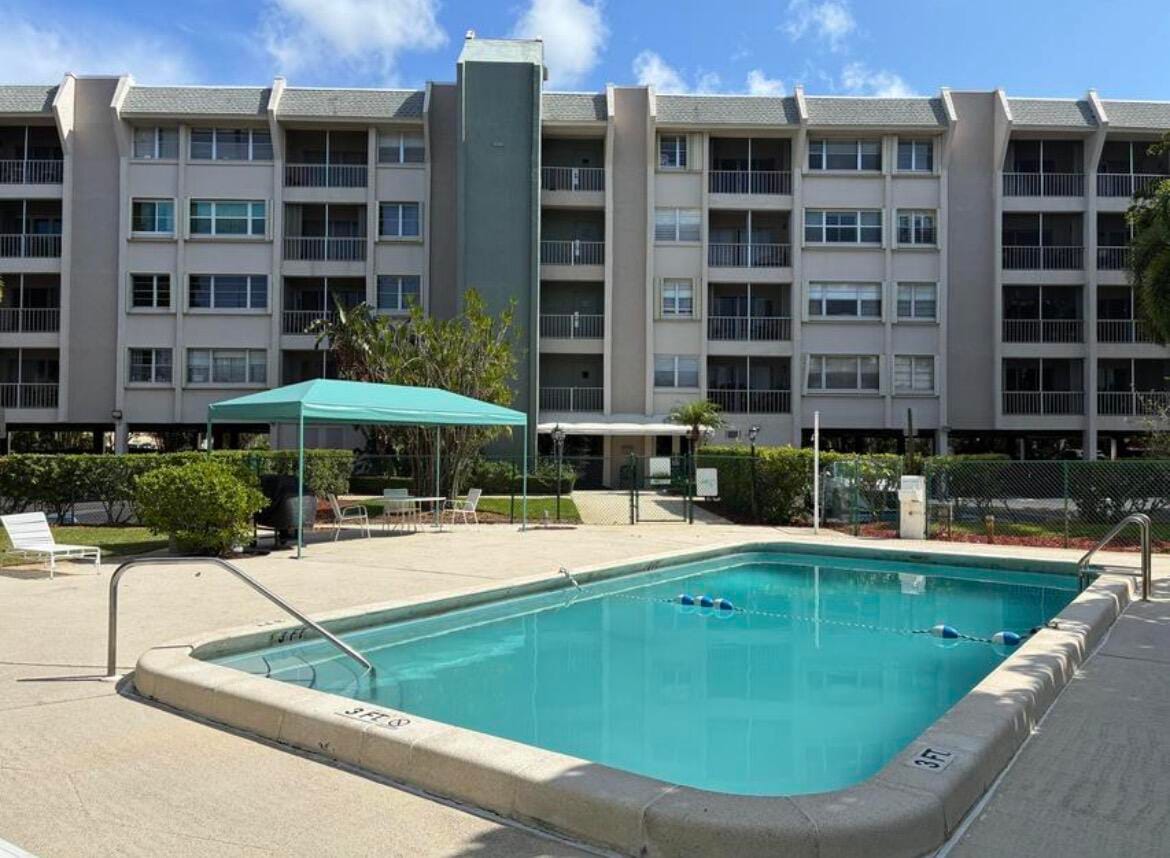 505 Spencer Drive 312, West Palm Beach, FL 33409 photo 23