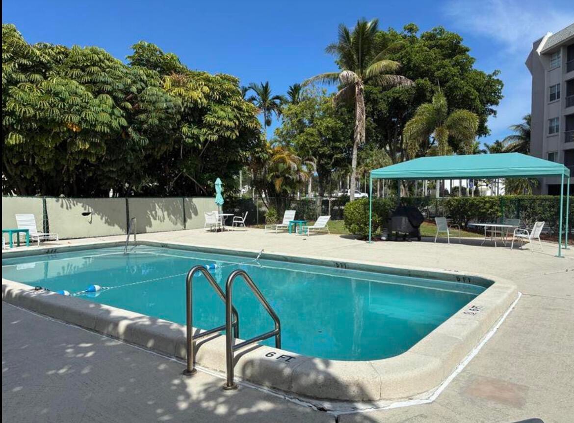 505 Spencer Drive 312, West Palm Beach, FL 33409 photo 24