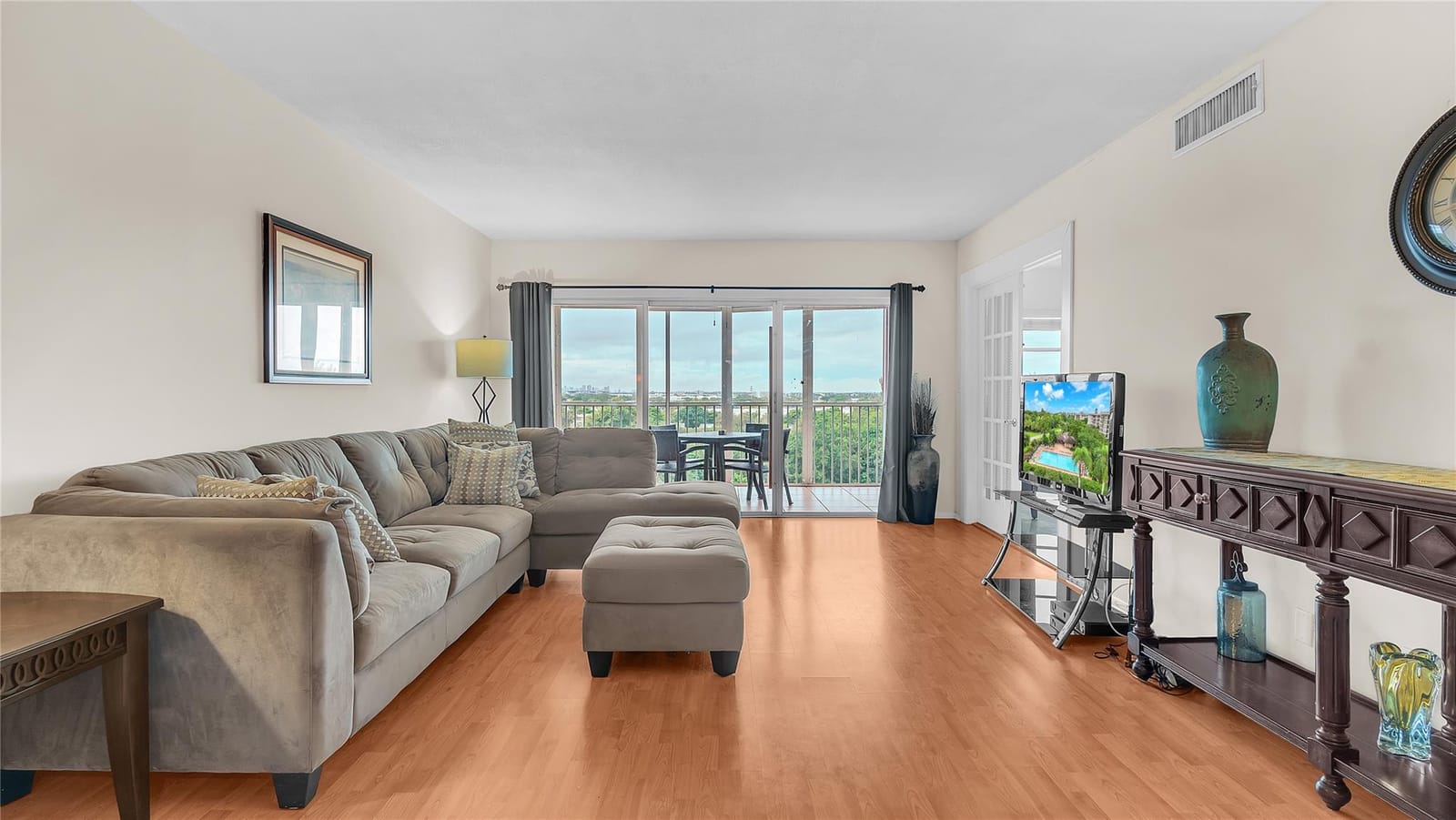 3150 N Palm Aire Drive 909 — photo 3