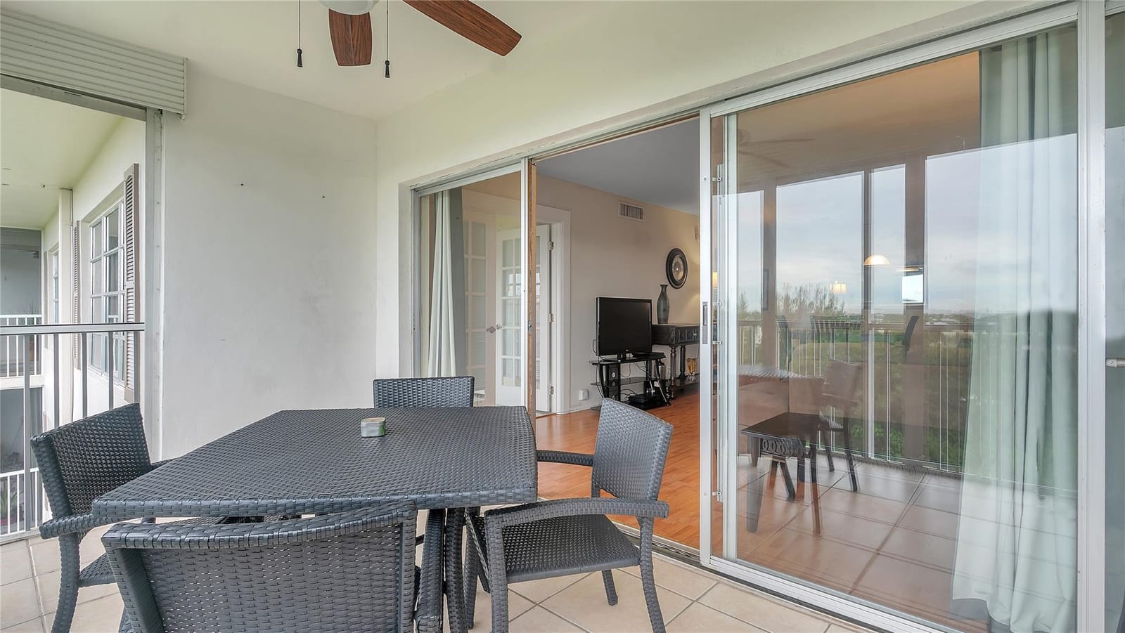 3150 N Palm Aire Drive 909 — photo 10