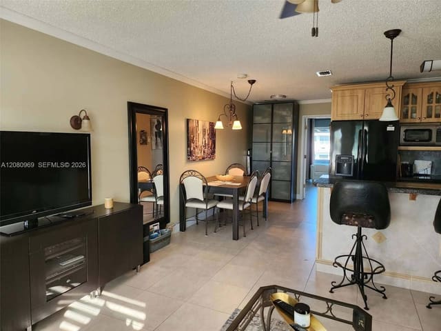 15600 NE 6th Avenue 27D, Miami, FL 33162