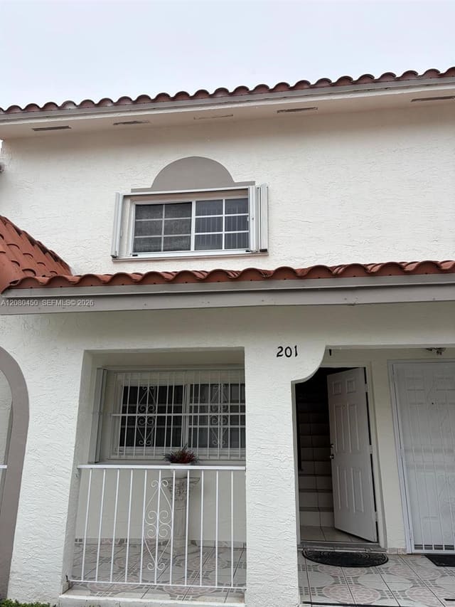 7797 W 29th Lane 201-32, Hialeah, FL 33018