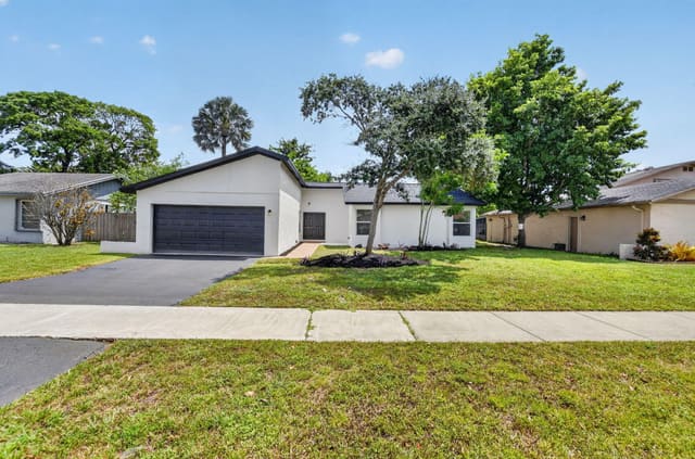 386 NW 40th Terrace, Villages Of Hillsboro, Deerfield Beach, FL