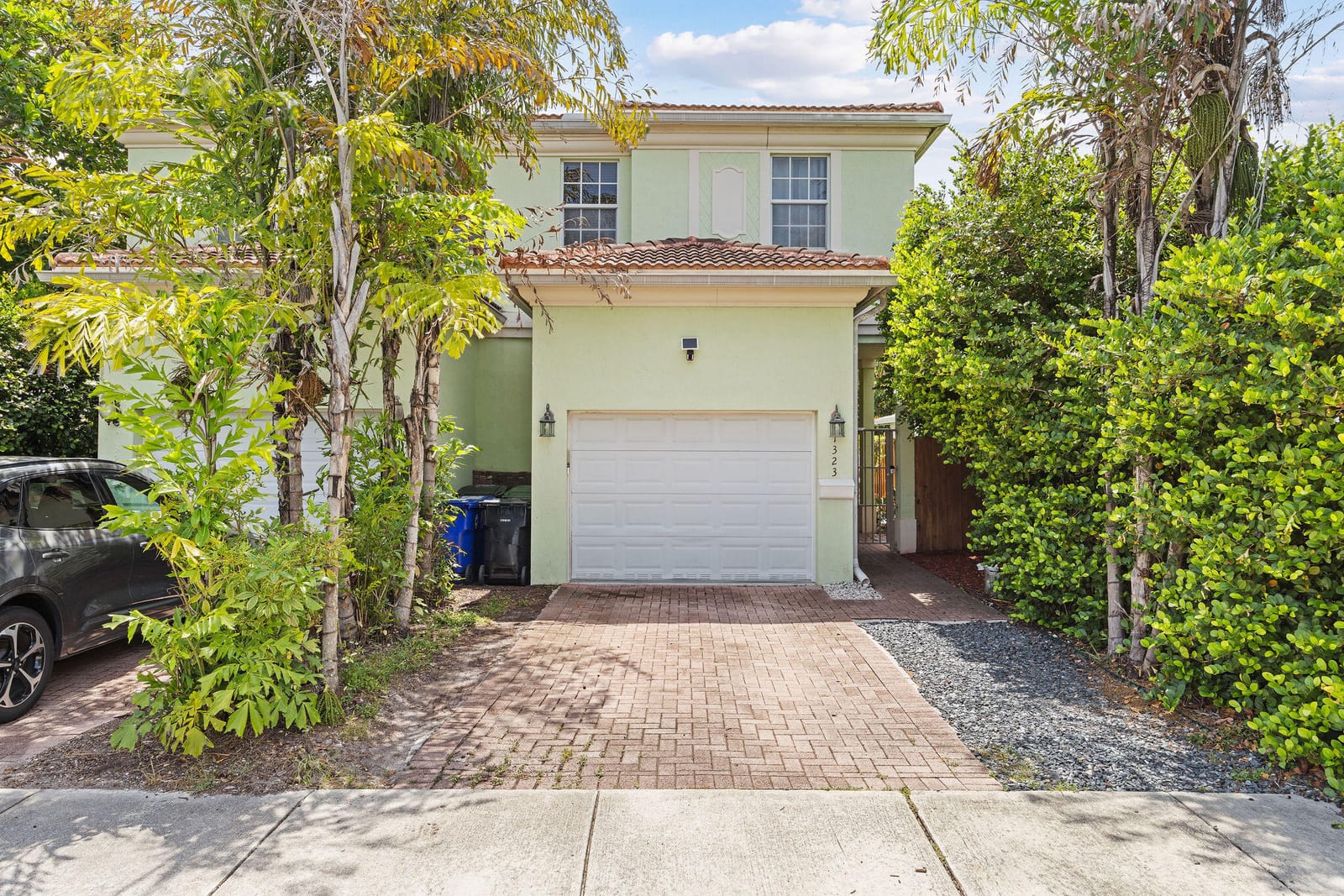 1323 NE 5TH Terrace, Fort Lauderdale, FL 33304 photo 2
