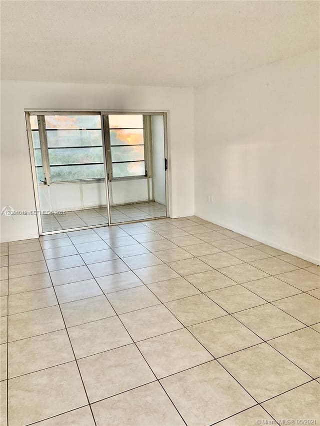 8220 Sunrise Lakes Boulevard 307, Sunrise, FL 33322