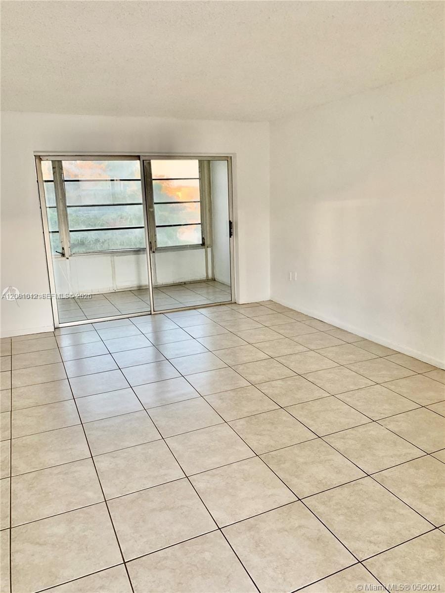 8220 Sunrise Lakes Boulevard 307, Sunrise, FL 33322